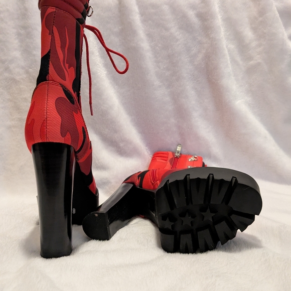 Stylish Red and Black Lace-Up Women's Boots - Picture 4 of 4